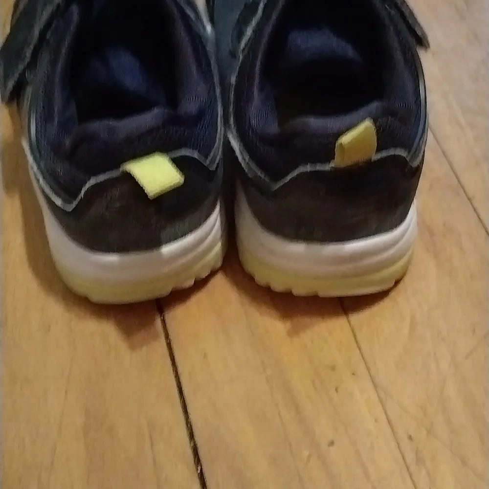 Cat & Jack Kids Black and Yellow Sneakers